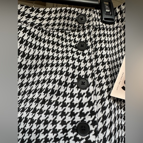 Skirt - Picture 2 of 2